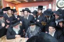 🌴בצל הקודש🌴
רבינו שליט"א אויף א באזוך ביי די רבני 