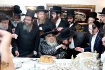 🌴בצל הקודש🌴
רבינו שליט"א ביי התחלת כתיבת ספר תורה 