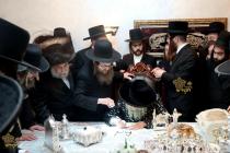 🌴בצל הקודש🌴
רבינו שליט"א ביי התחלת כתיבת ספר תורה 