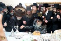 🌴בצל הקודש🌴
רבינו שליט"א ביי התחלת כתיבת ספר תורה 