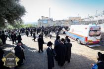 כ''ק רבינו הגה''ק שליט"א ביי תפילת שחרית ואמירת הל