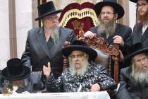 🌴בצל הקודש🌴
רבינו שליט"א ביים מסיבת לחיים בהיכל בי