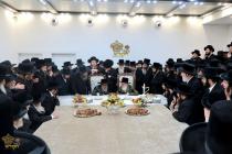 🌴בצל הקודש🌴
רבינו שליט"א אויף א באזוך ביי גיסו האד