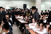 🌴בצל הקודש 🌴
רבינו שליט"א ביים זיך אומקוקן אויף די