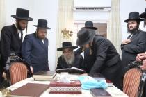 🌴בצל הקודש🌴
רבינו שליט"א ביים פארטיילן ספרו לב אהר