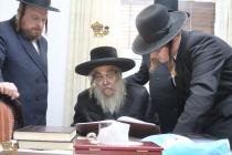 🌴בצל הקודש🌴
רבינו שליט"א ביים פארטיילן ספרו לב אהר