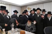 🌴בצל הקודש🌴
רבינו שליט"א ביי א מסיבת לחיים בבית הא