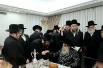 🌴בצל הקודש🌴
רבינו שליט"א ביי א מסיבת לחיים בבית הא