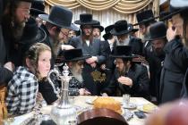 🌴בצל הקודש🌴
רבינו שליט"א אויף א באזוך ביי האדמו"ר 