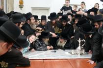 🌴בצל הקודש🌴
רבינו שליט"א אויף א באזוך ביי האדמו"ר 