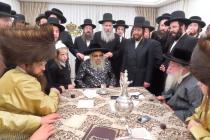 🌴בצל הקודש🌴
מסיבת לחיים נעכטן נאכט בבית האכסניא אי