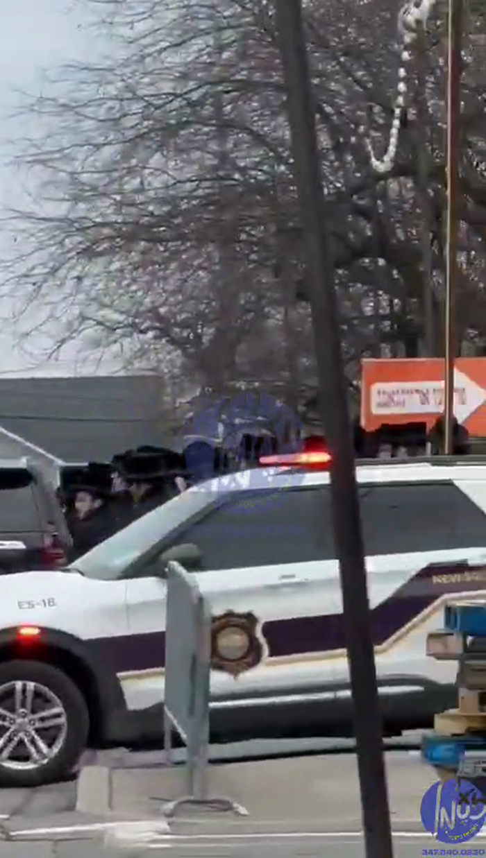 שיכון סקווירא - הויכראנגיקע קאנגרעס ספיקער מייק דז