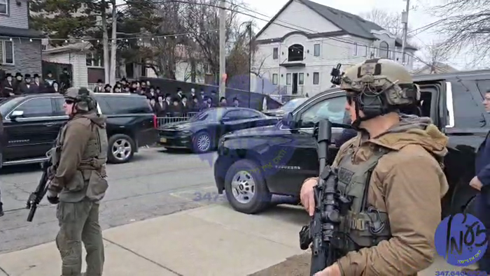 שיכון סקווירא - הויכראנגיקע קאנגרעס ספיקער מייק דז