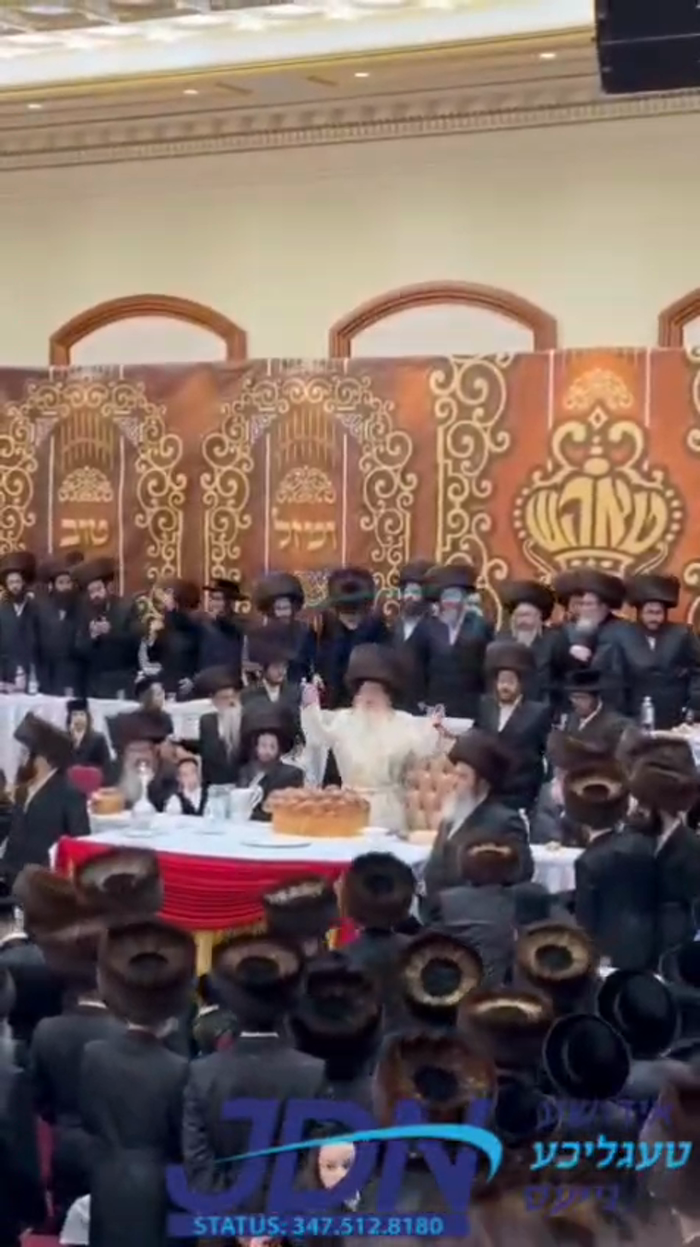 שמחת החתונה בבית טאהש.