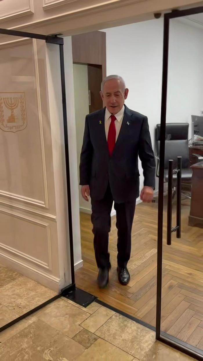 מדינת ישראל פריים מיניסטער ביים אדרעסירן זיין קעיס