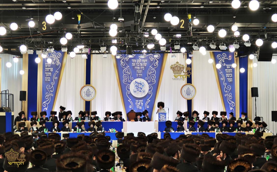 🌴בצל הקודש🌴 
רבינו שליט"א ביים דינער השנתי 'הנני ב