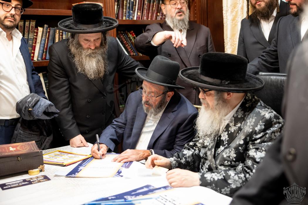 בזמן שהצדיק בעיר 

בילדער גאלערי פון די באזוך פון 