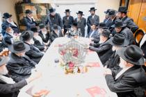 בזמן שהצדיק בעיר 

בילדער גאלערי פון די באזוך פון 