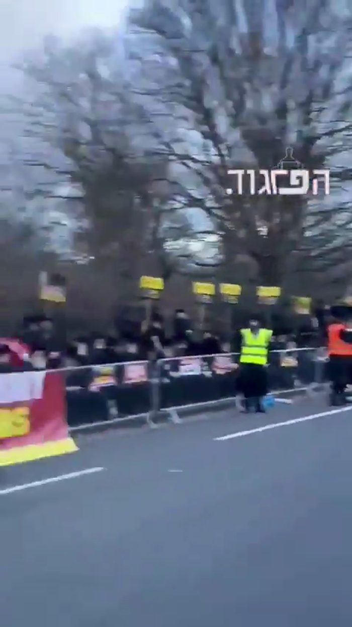 ווידעאס: לאנדאן - טויזנטער אידן ביים עצרת מחאה אדי