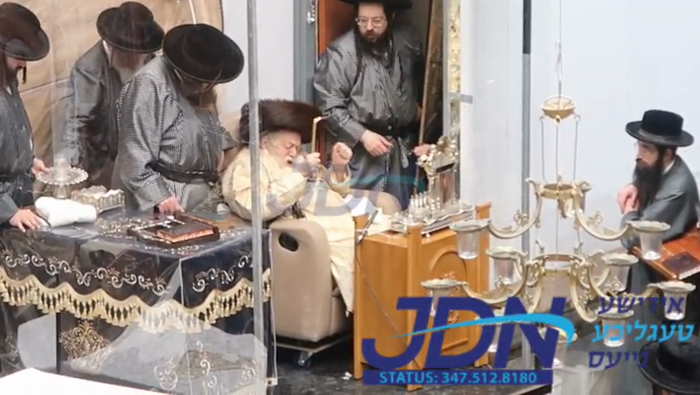 האדמו"ר מתולדות אברהם יצחק ביי הדלקת נר חנוכה.