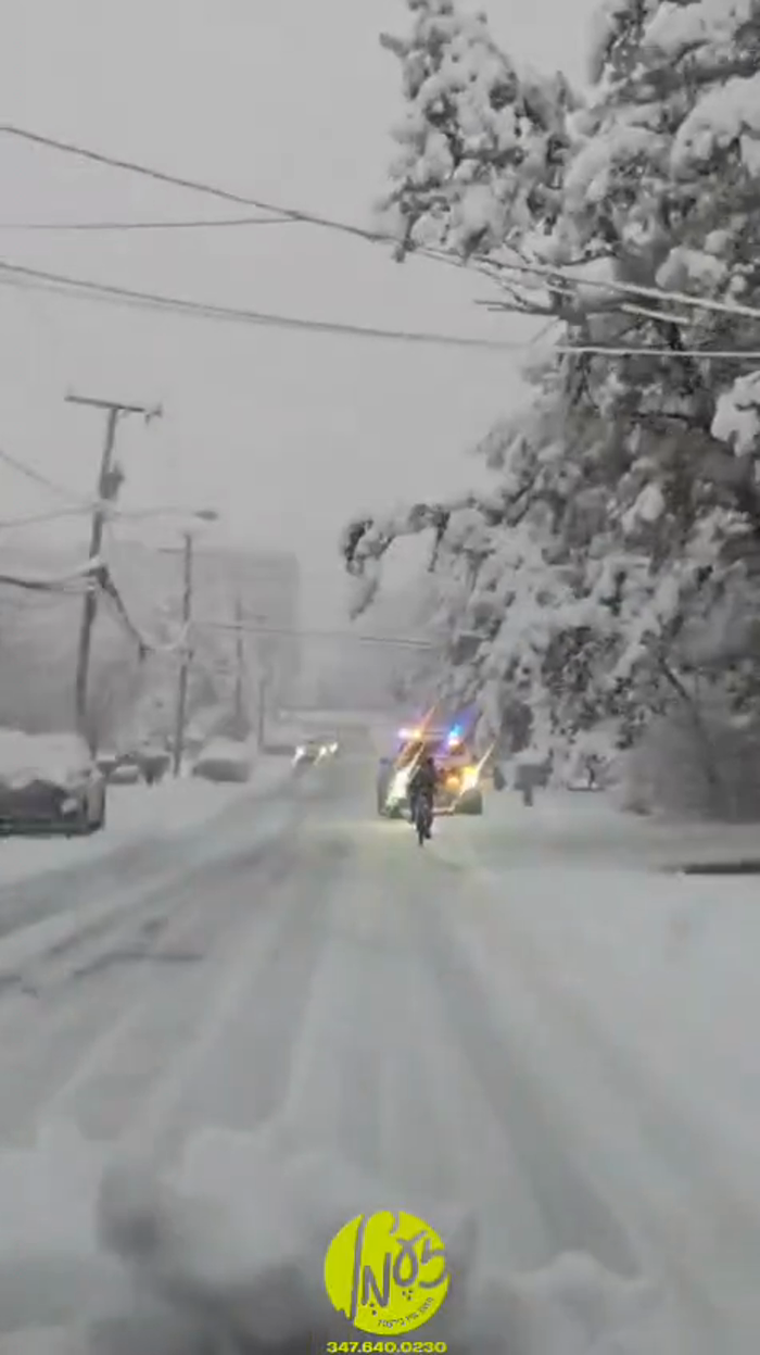 די נאכט האט זיך אראפגעלאזט די ערשטע ערנסטע שניי אי