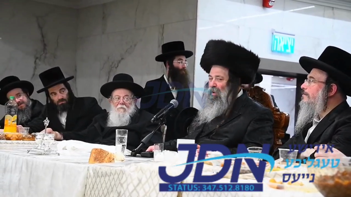 האדמו"ר מבישטינא ביים טיש אין בני ברק, לרגל י"ט כס