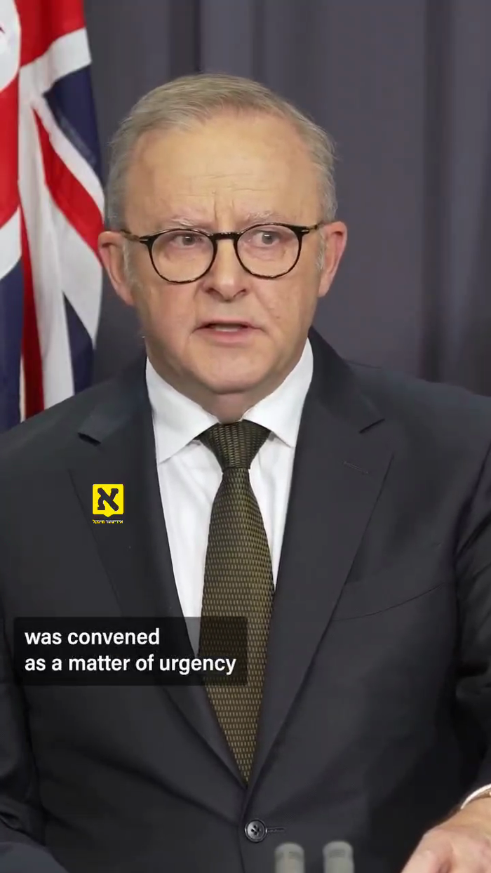 פריים מיניסטער ענטאני אלבאניז איז ערשינען מיט א פי