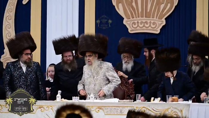 ערשטע בילדער שמחת שבע ברכות רבתי אין ביהמ''ד הגדול