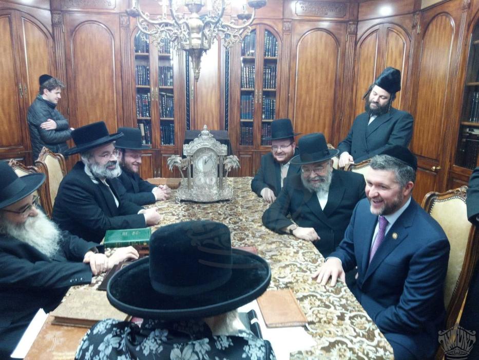 חולקין כבוד למלכות

היינט פארמיטאג איז פארגעקומען 