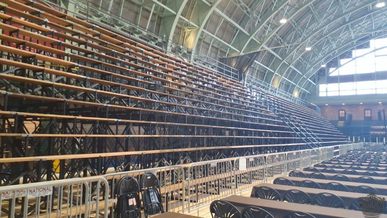 לייוו אפדעיט

יעצט פונעם קרוינהיייטס ארמארי זאל, ו