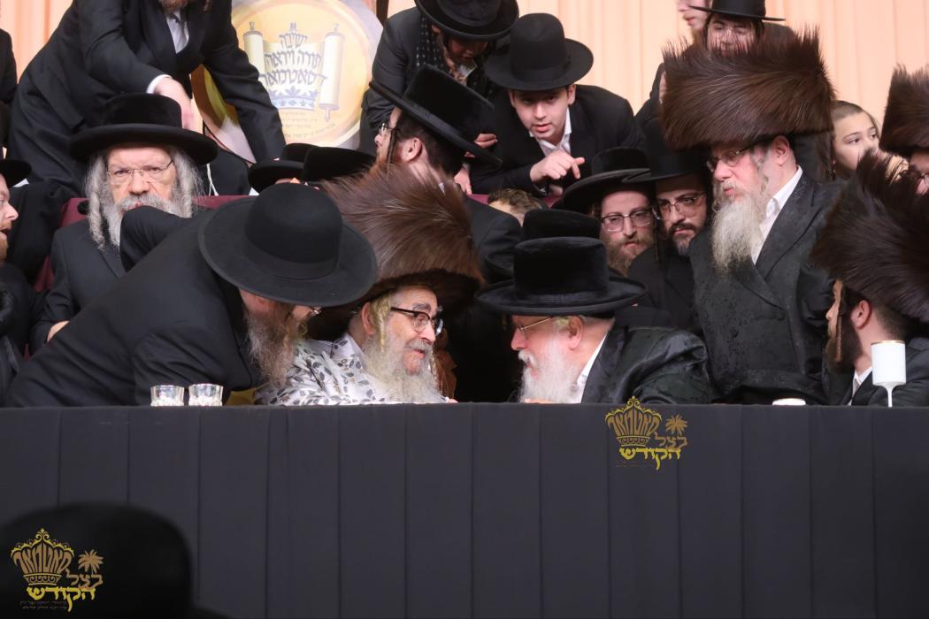 🌴בצל הקודש🌴 
רבינו שליט''א ביים משמיע זיין די צענט