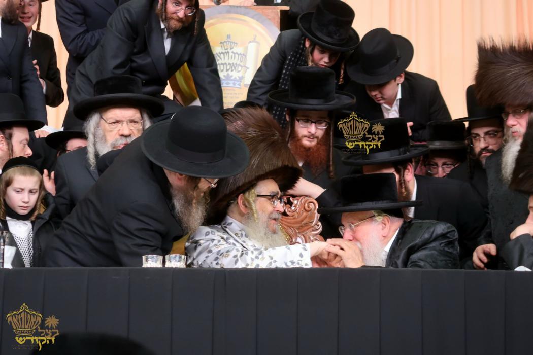 🌴בצל הקודש🌴 
רבינו שליט''א ביים משמיע זיין די צענט