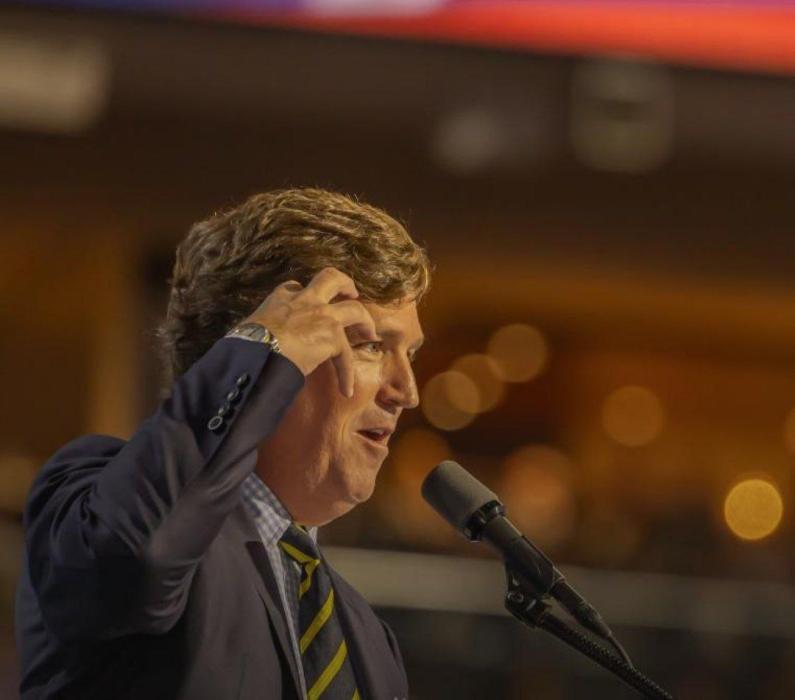 טאקער קארלסאן איז געווארן נאמינירט מיט דער 'אנטיסע