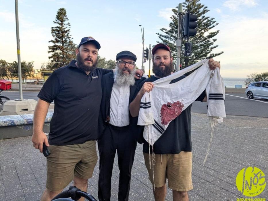 דער פריוואטע ציצית געלעכערט פון א קויל, מיט אידיש 