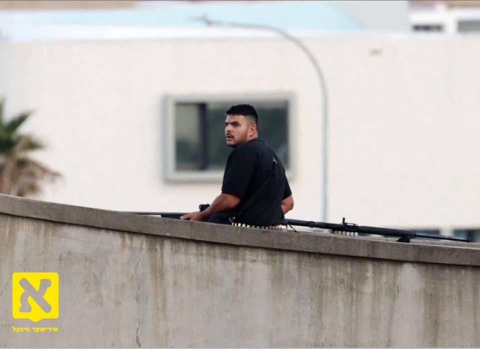 פאליציי זאגן אז העכער 1,000 מענטשן האבן אנטיילגענו