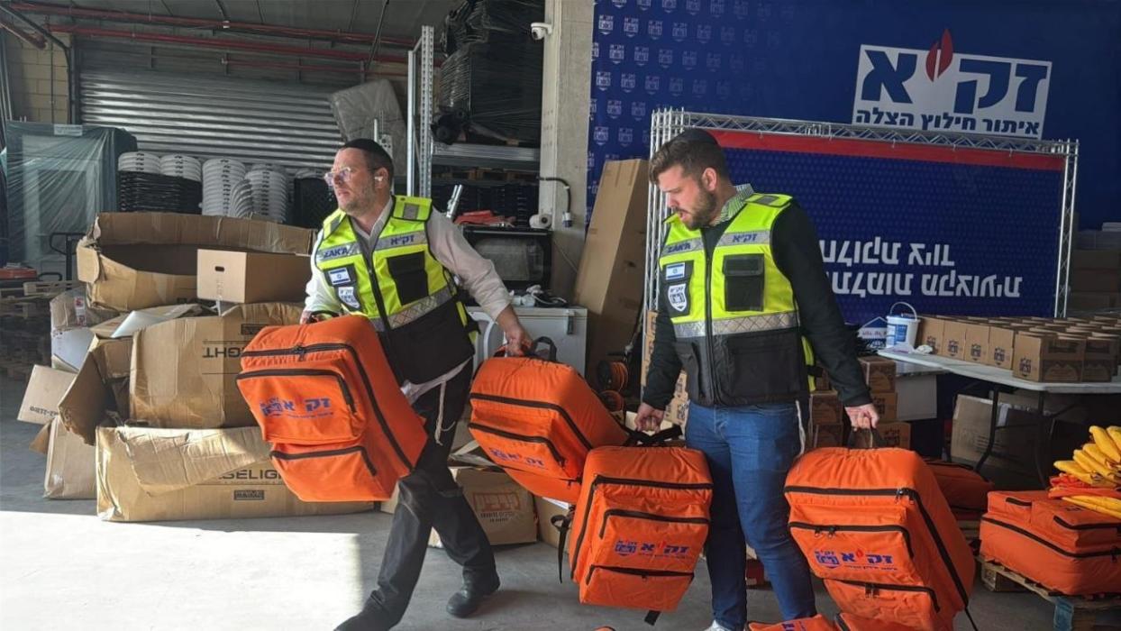 א זק"א איינהייט לאזט זיך ארויס פון ארץ ישראל קיין 