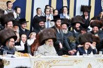 🌴בצל הקודש🌴
רבינו שליט''א ביים צענטראלן שמחת השבע 