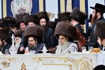 🌴בצל הקודש🌴
רבינו שליט''א ביים צענטראלן שמחת השבע 