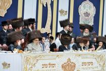 🌴בצל הקודש🌴
רבינו שליט''א ביים צענטראלן שמחת השבע 