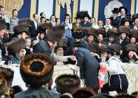 🌴בצל הקודש🌴
רבינו שליט''א ביים צענטראלן שמחת השבע 