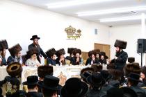 🌴בצל הקודש🌴 
רבינו שליט"א ביים שמחת השבע ברכות היי