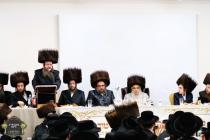 כ''ק רבינו הגה''ק שליט"א ביים שמחת השבע ברכות בחצר