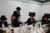 בילדער פונעם באזוך פון הרבני הנגיד הרה"ח ר' יואל ל