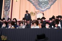 🌴בצל הקודש🌴 
רבינו שליט''א ביים משמיע זיין די צענט