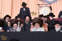 🌴בצל הקודש🌴 
רבינו שליט''א ביים משמיע זיין די צענט