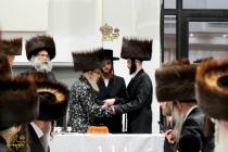 🌴בצל הקודש🌴
רבינו שליט''א ביים שמחת השבע ברכות אין