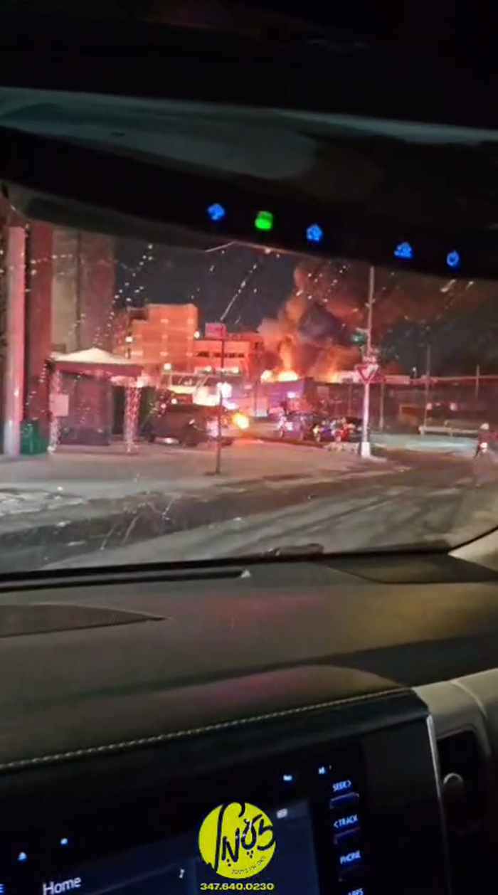 בארא פארק - א העלישע פייער האט די נאכט אויסגעבראכן