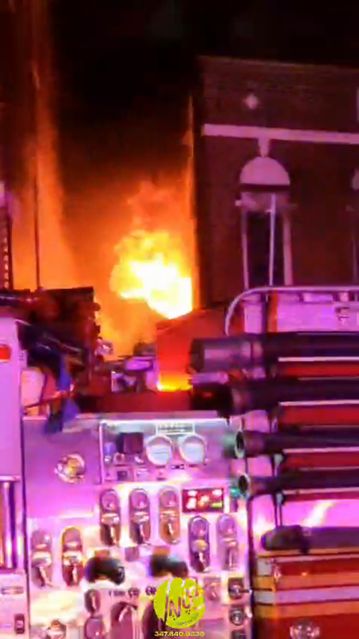 בארא פארק - א העלישע פייער האט די נאכט אויסגעבראכן