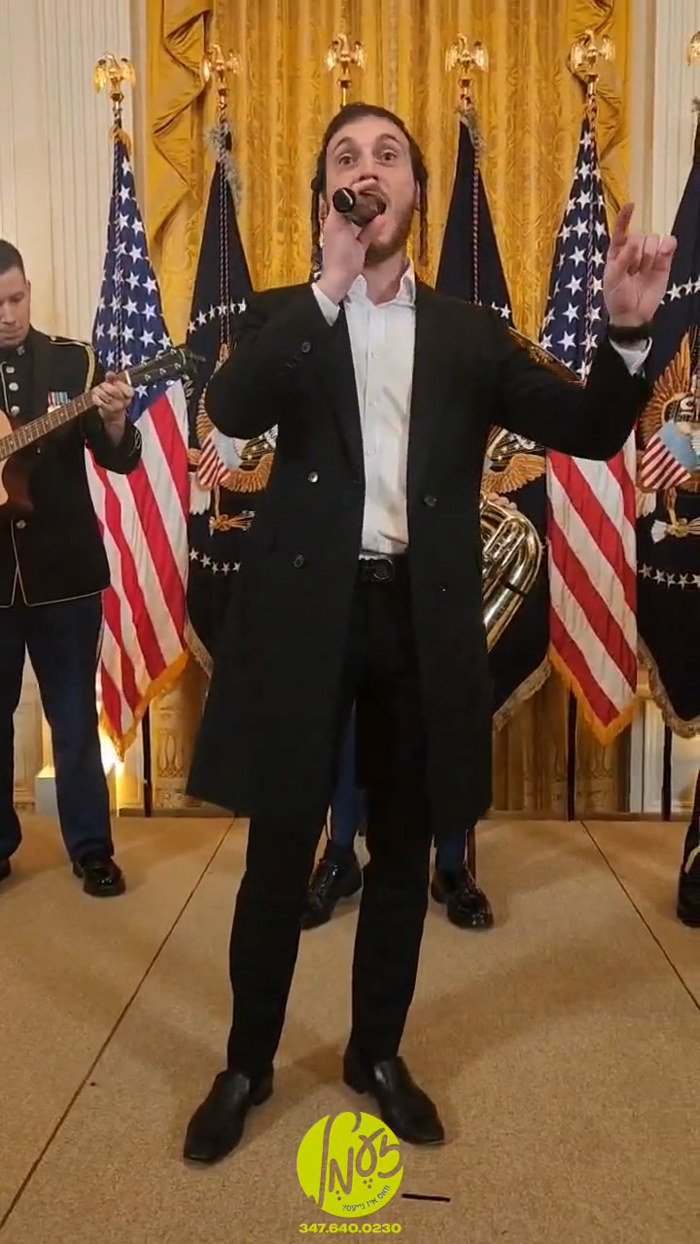 וואשינגטאן - דער זינגער ר' שלום לעמער ביים זינגען 