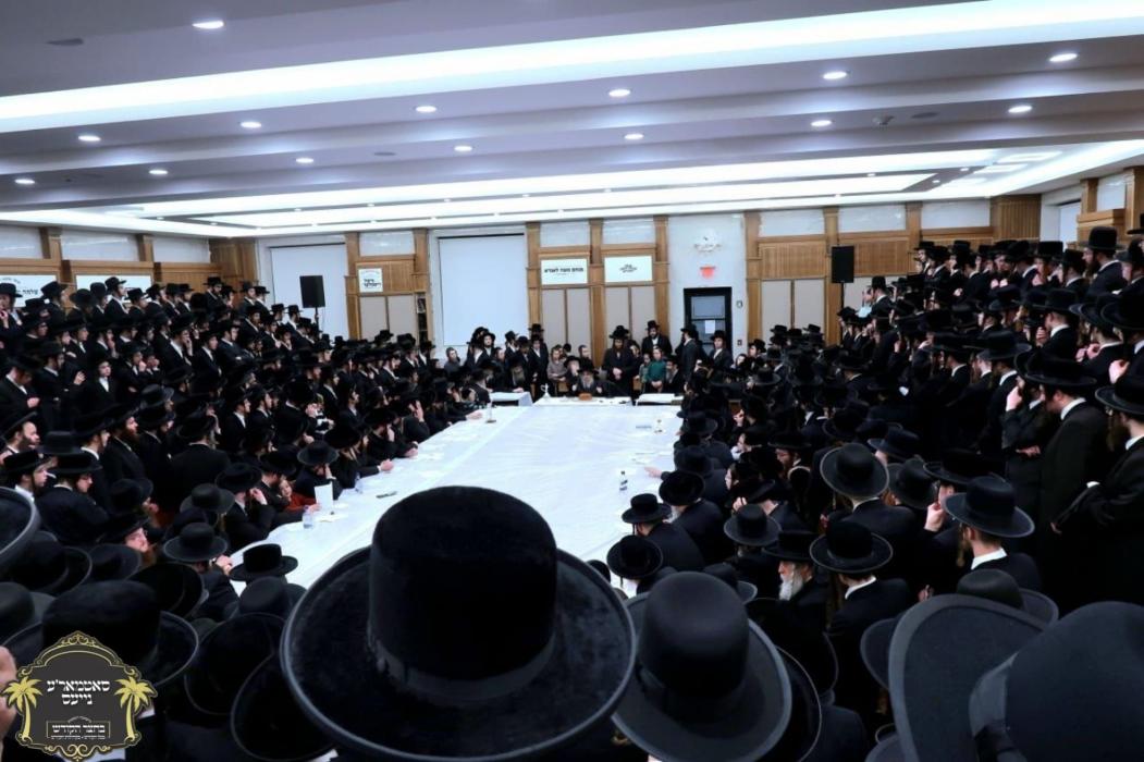 כ''ק רבינו הגה''ק שליט''א ביים כינוס התחזקות שע"י 